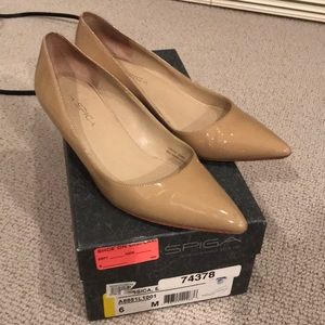 Via Spiga 6 tan patent leather kitten heel pumps